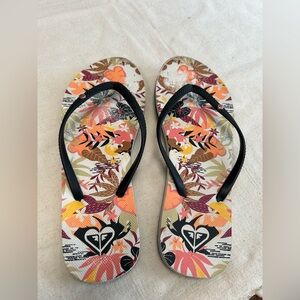 ROXY Flip flops. Good condition-lots of wear left, only slight wear under toes.